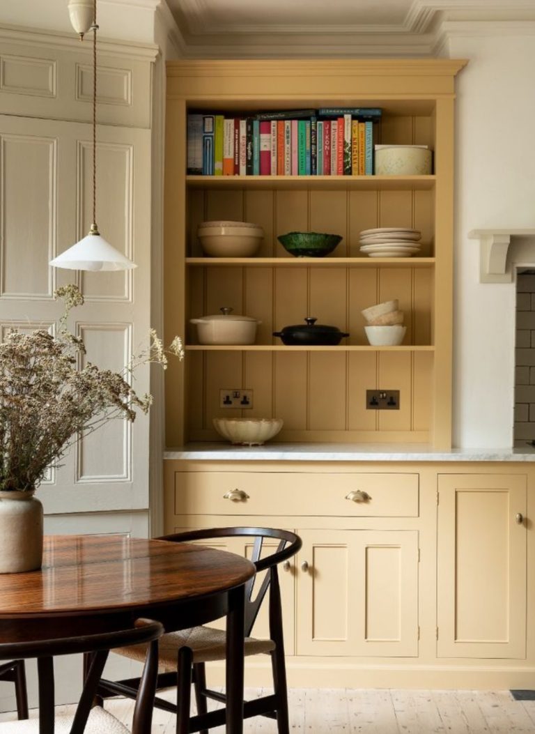 cozinha em tom amarelo/nude